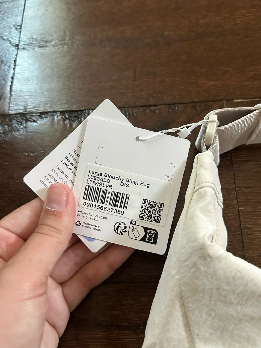 Lululemon Large Slouchy Sling Bag 13L light ivory with silver-NWT - Picture 13 of 16